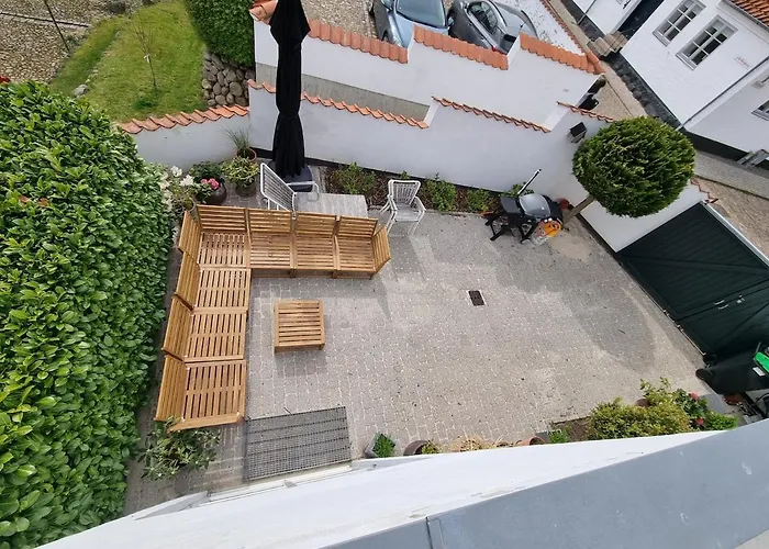 Townhouse With Lovely Patio In The Historic Quarter 7 Day Minimum * הדרסלב